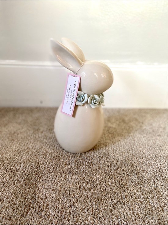 cupcakes & cashmere Other - NWT Cupcakes and Cashmere Easter Bunny Figurine with Rose Collar Blue